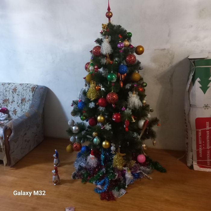 Продам ёлку искусственную.