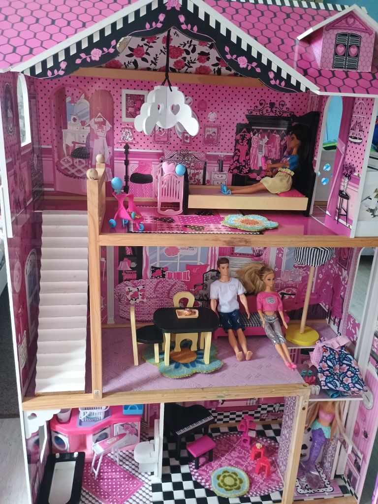 Duży domek dla lalek