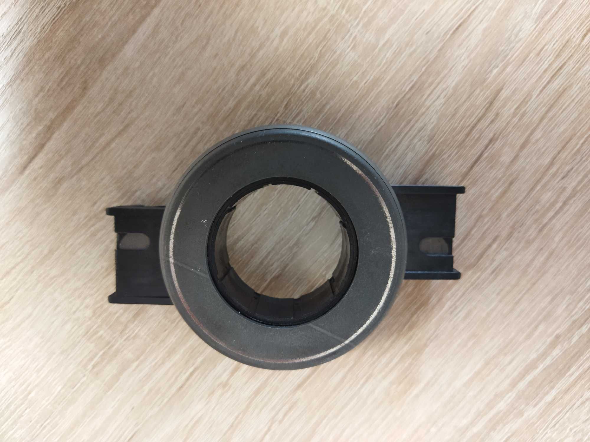 Выжимной подшипник Ford SKF VKC 2548.