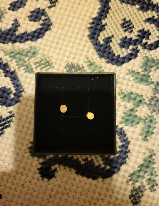 Złote kolczyki kółka