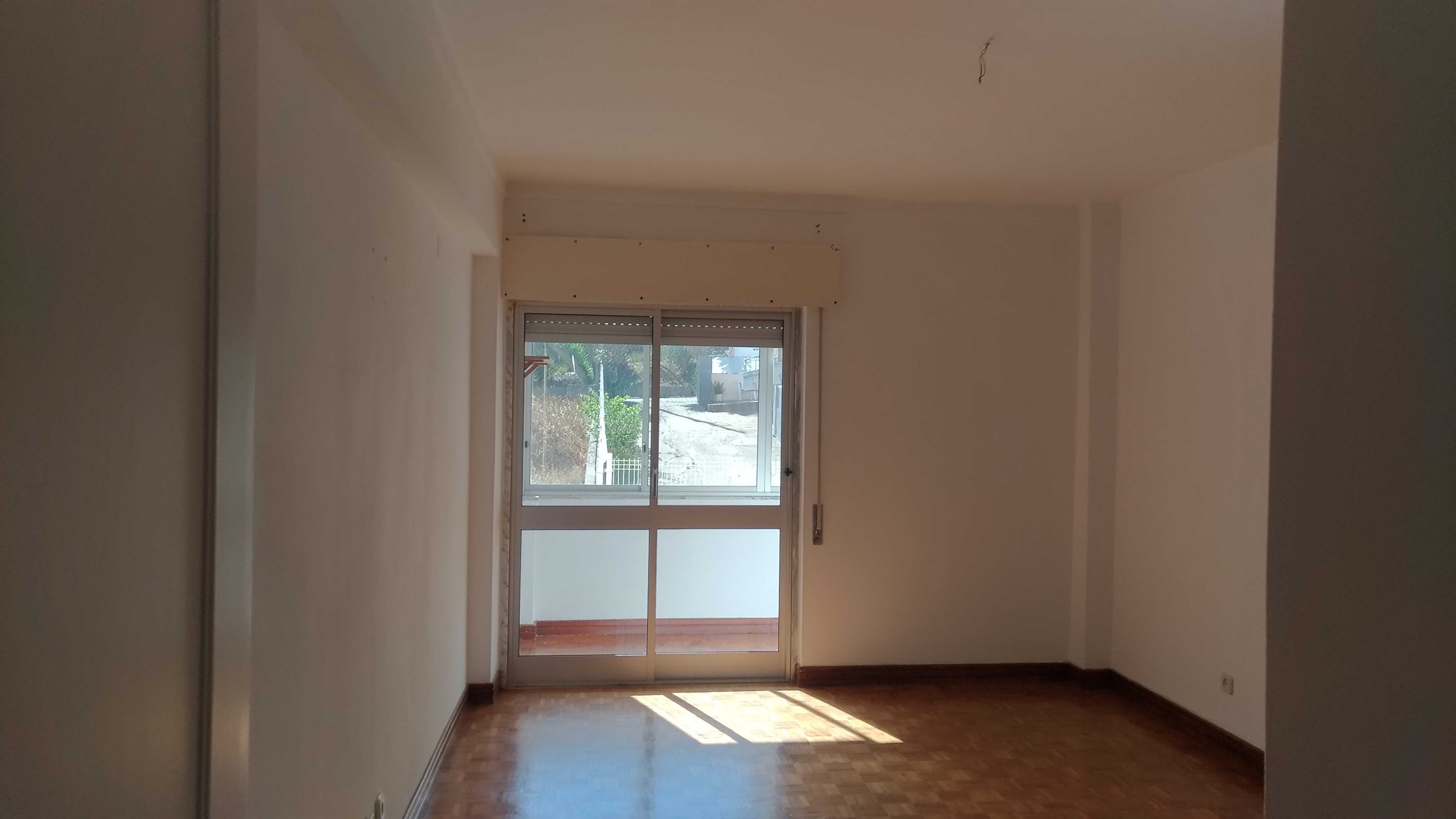 Arrenda-se apartamento T2 remodelado