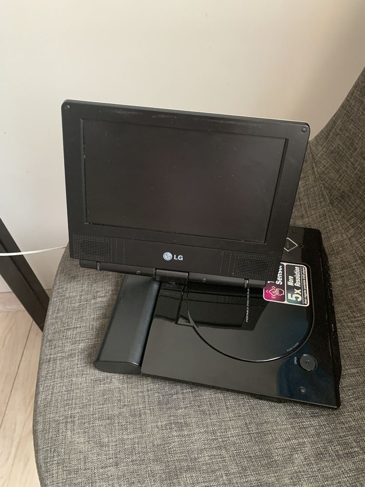 Портативный dvd lg dp281p
