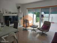 Moradia T2 Arrendamento de Outubro a Maio. Espaço exterior muito ag...