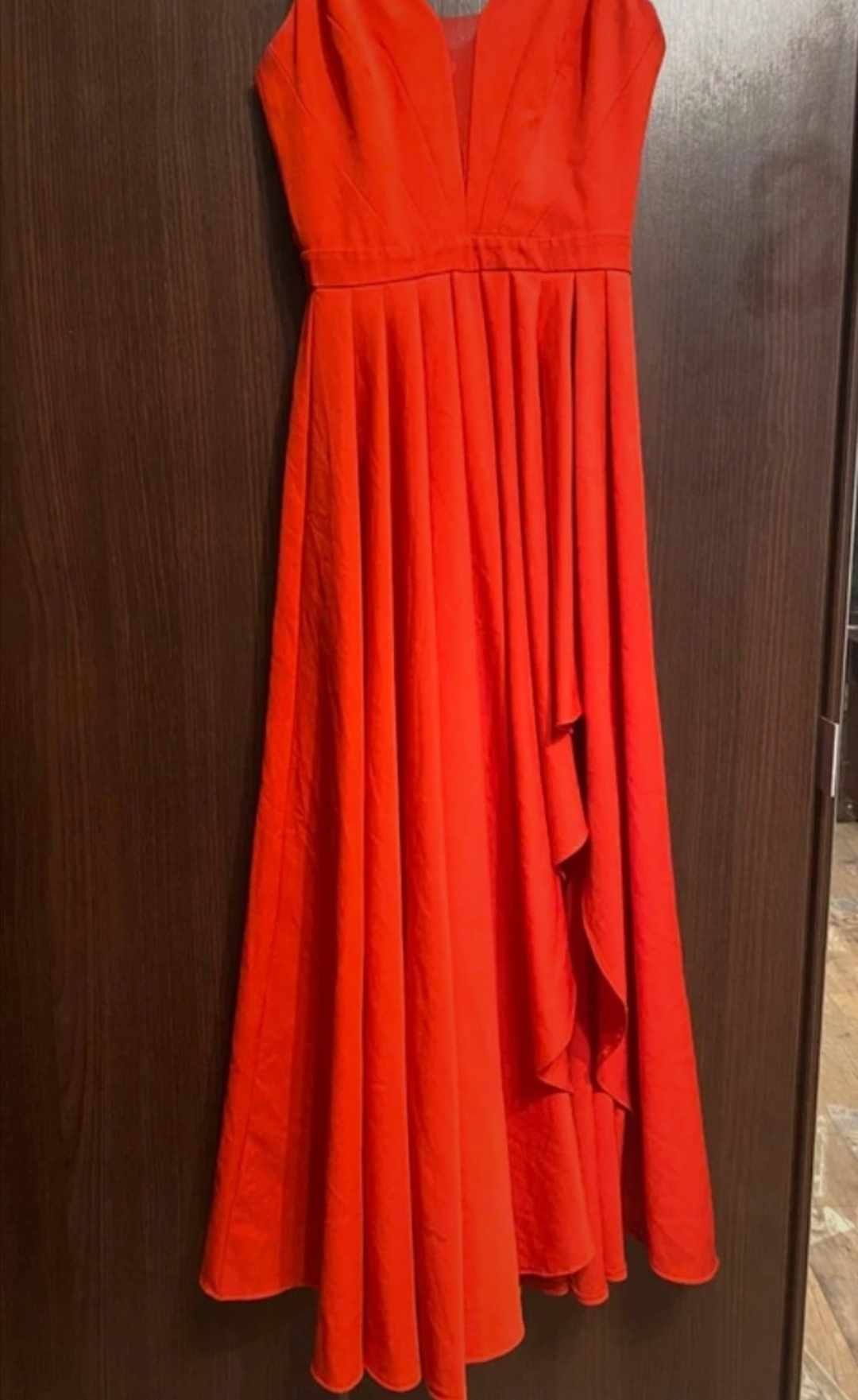 Długa czerwona sukienka z rozcięciem pretty women bride lou emo