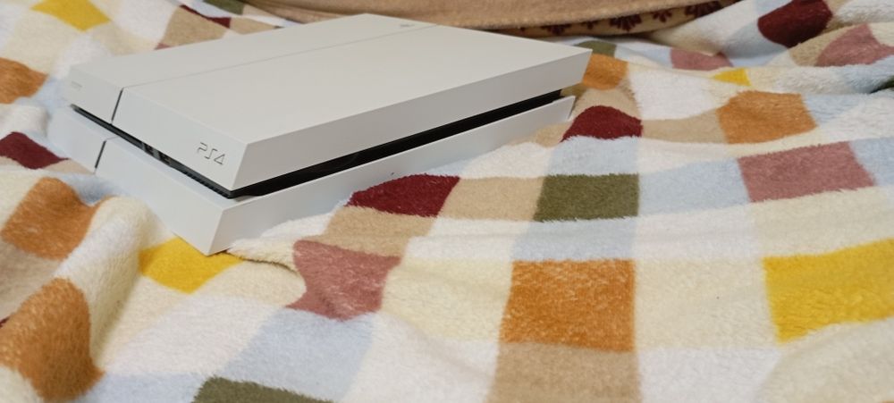 Продам PS 4 fat на 408 gb