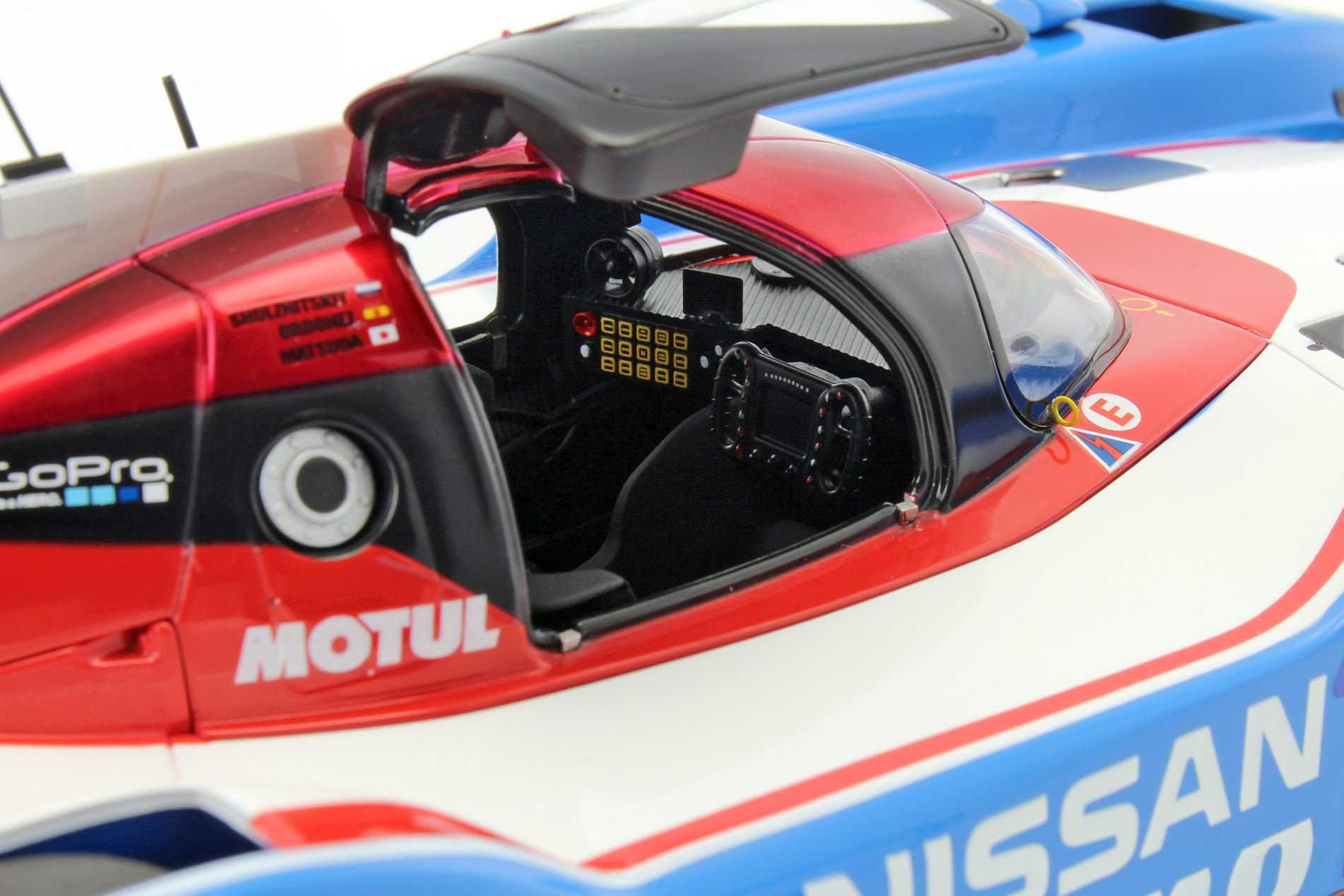 1:18 AUTOart Nissan GT-R LM Nismo #21 24h Le Mans 2015