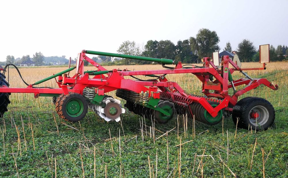 Talerzowka  brona talerzowa ciągana Unia Ares