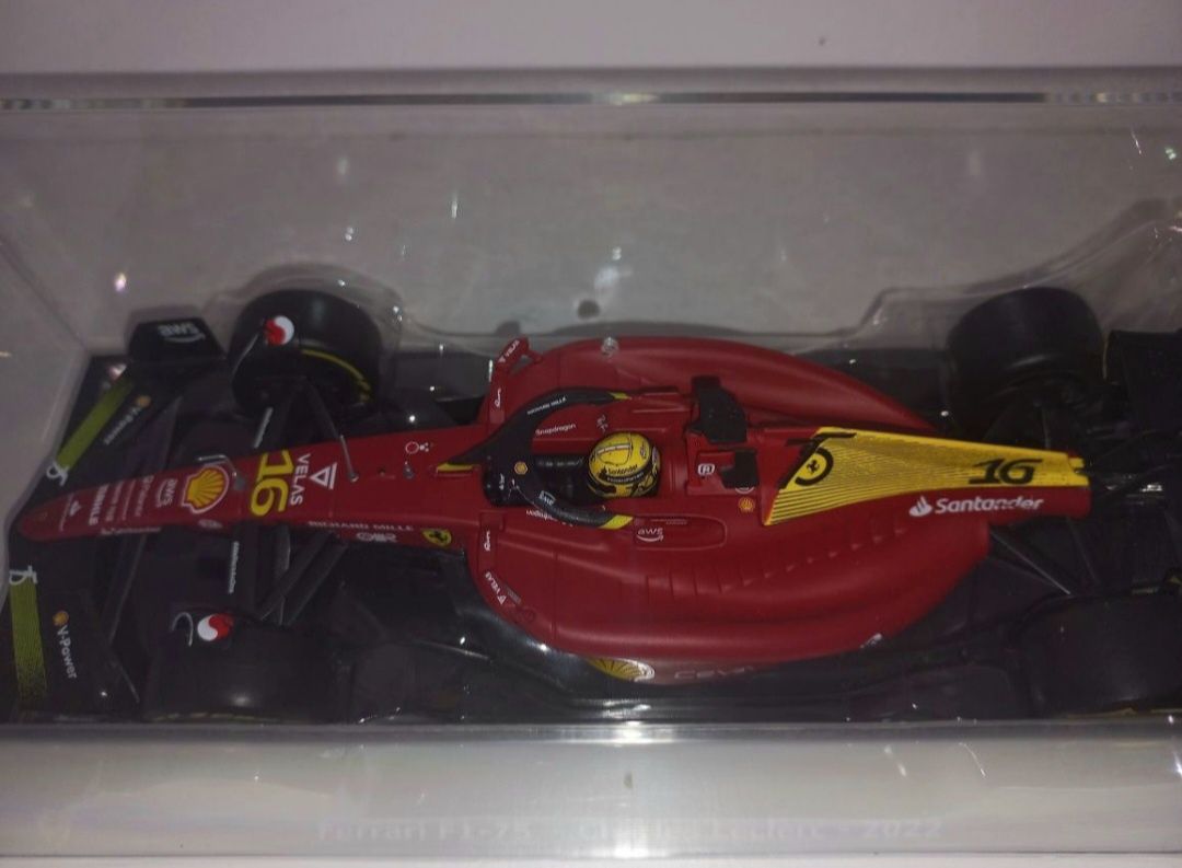 Bburago bolid F1 Ferrari F1-75, Ch. Leclerc, skala 1:24