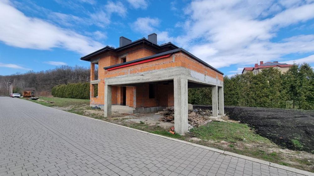 Продаж  окремостоячого  будинку  в затишному місці  с. Зубра біля лісу