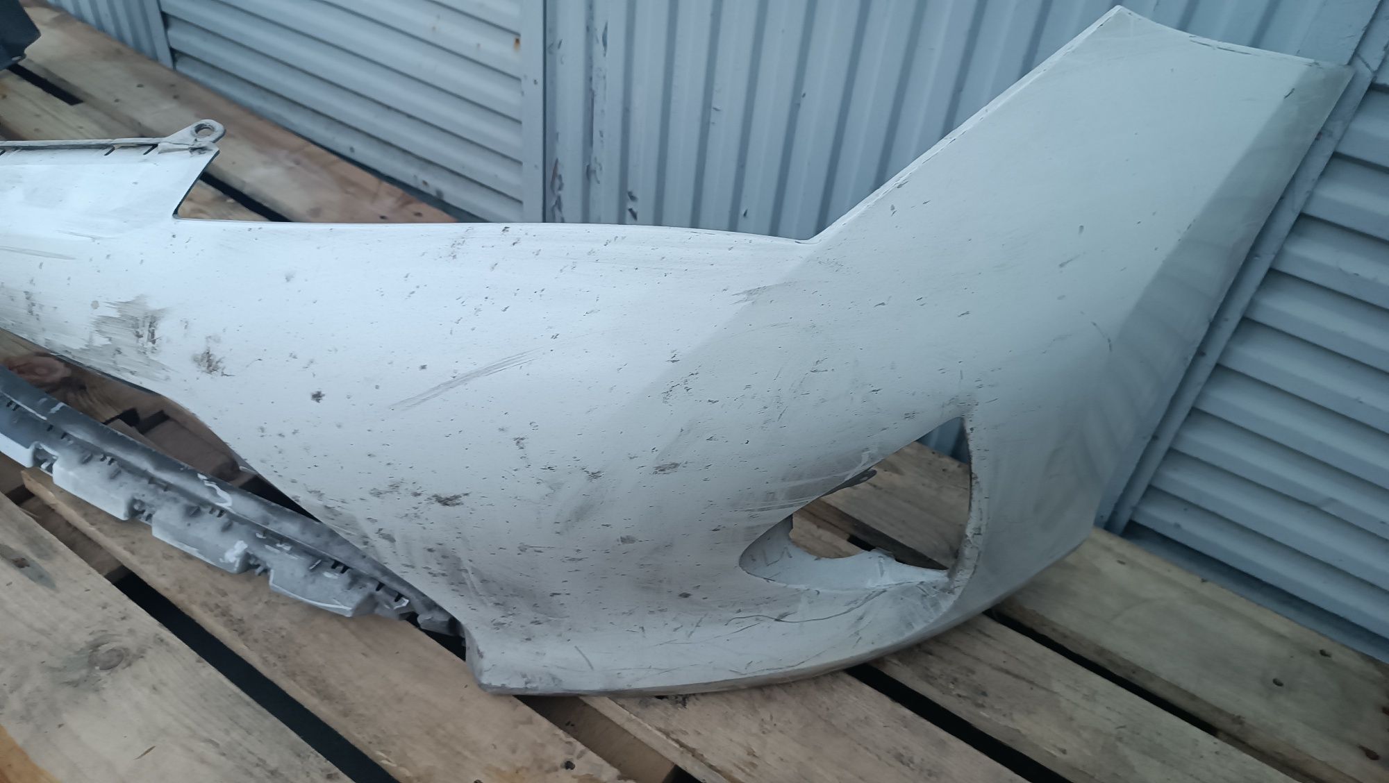 Vendo parachoque de frente Toyota Auris ano 2012/15