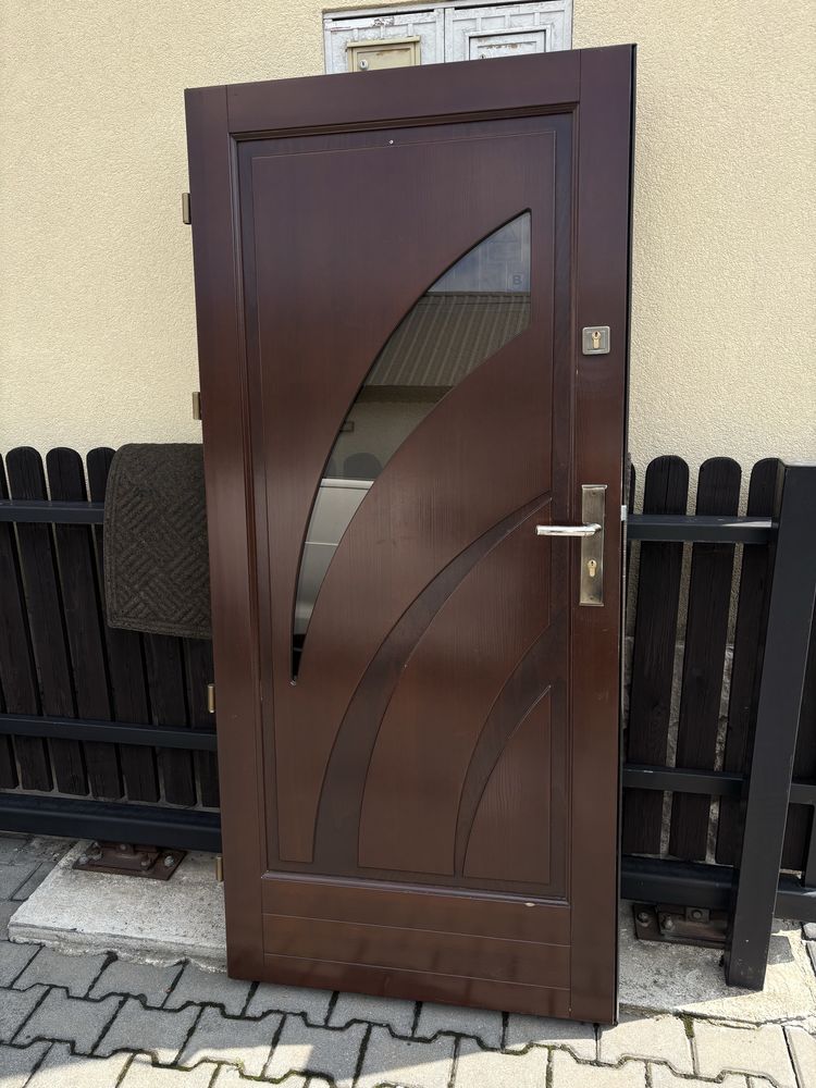 Drzwi zewnetrzne K-24 w bardzo dobrym stanie ( 2m x 90cm)