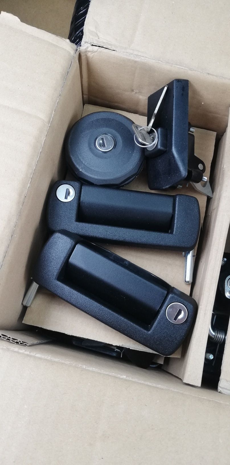 Fiat 126p zestaw klamek korek wlewu zamek maski komplet nowy