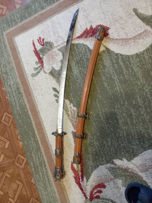 Самурайские мечи катана для колекции и планировки.