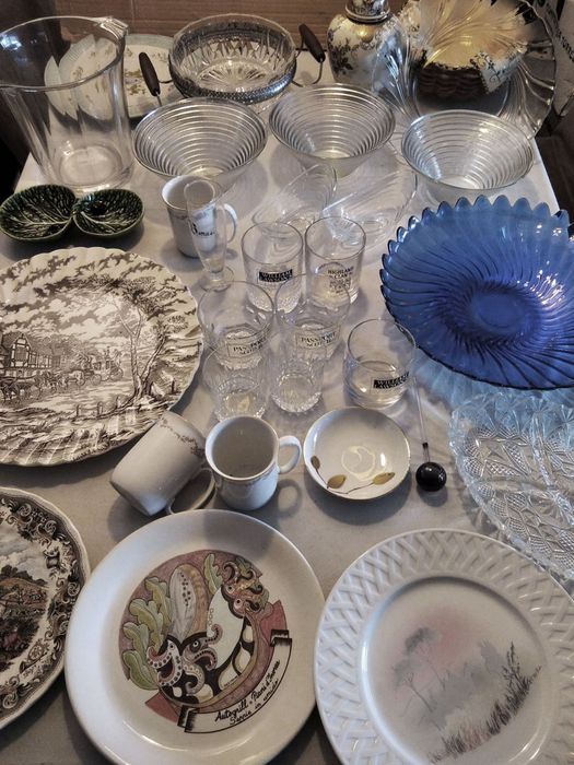 Pratos e copos, louça e vidro