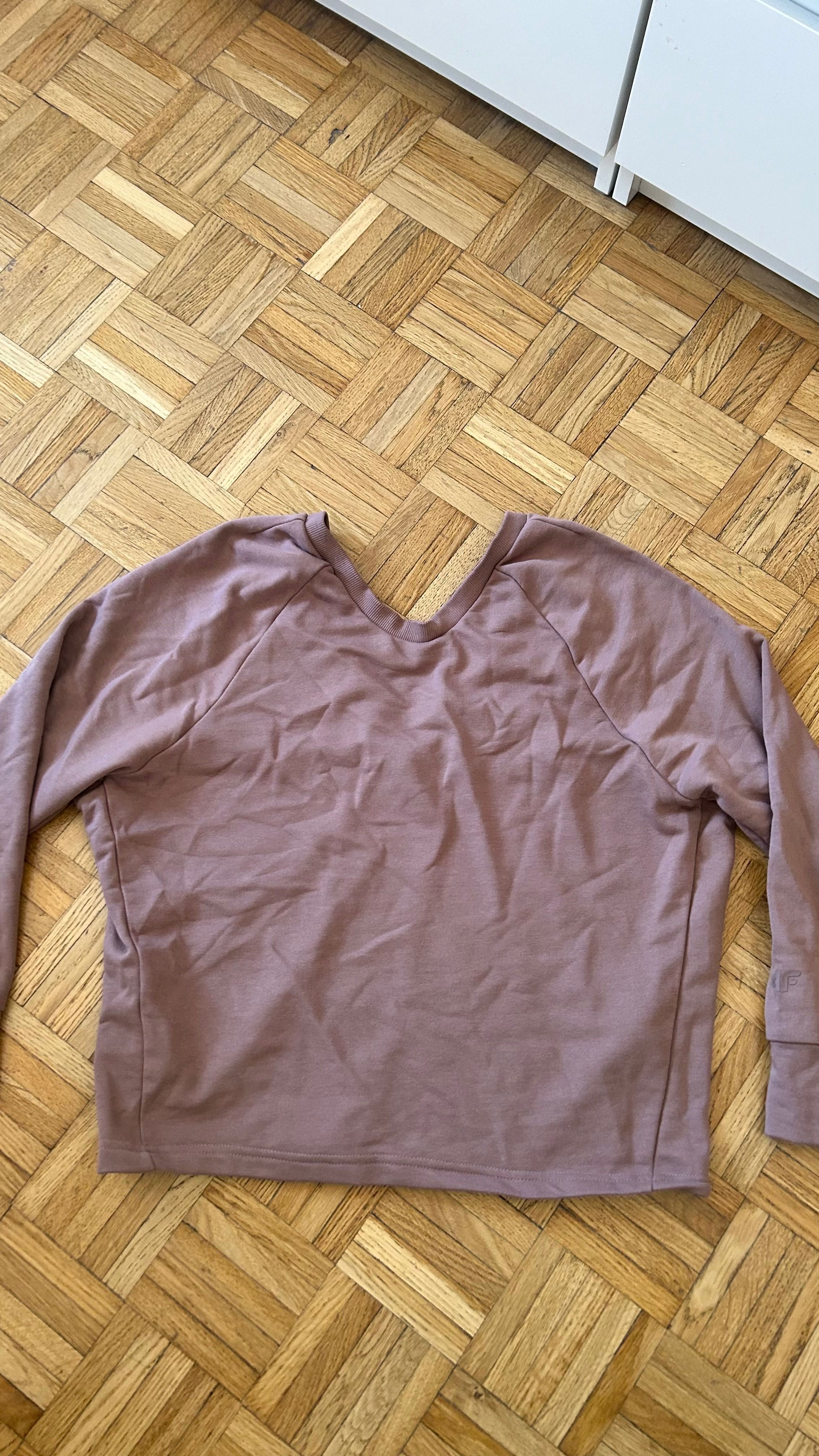 Komplet dresowy firmy 4F