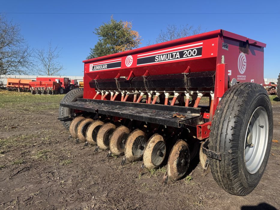 Сівалка зернова навісна 2м дискова  з міндобривом SIMULTA JUNKKARI 200