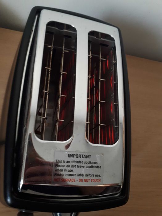 toster Delonghi zapiekacz czarny