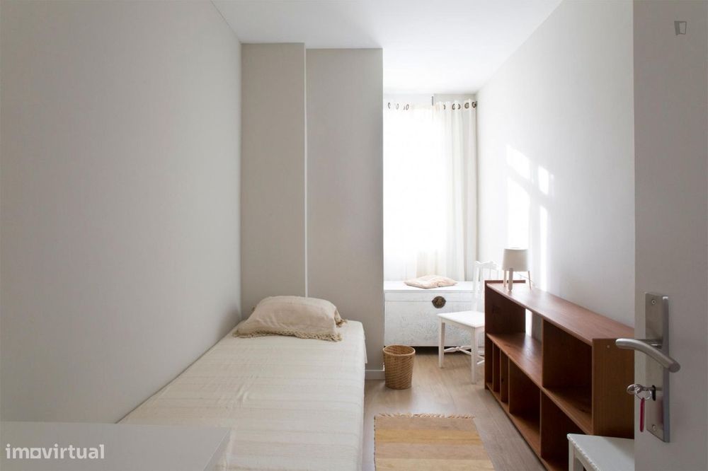 92451 - Quarto com cama de solteiro em...