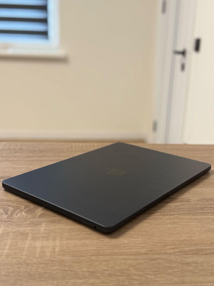 Macbook Air M3 2024 року. 16/512. Екран 15. 60 циклів. Практично новий
