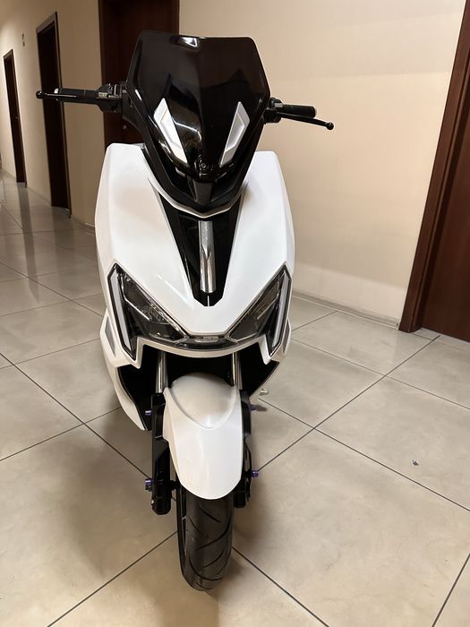Aima Tiger 2000W-12 колеса электроскутер, мопед
