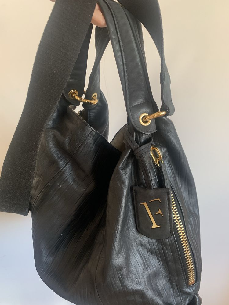 Czarna torebka Furla