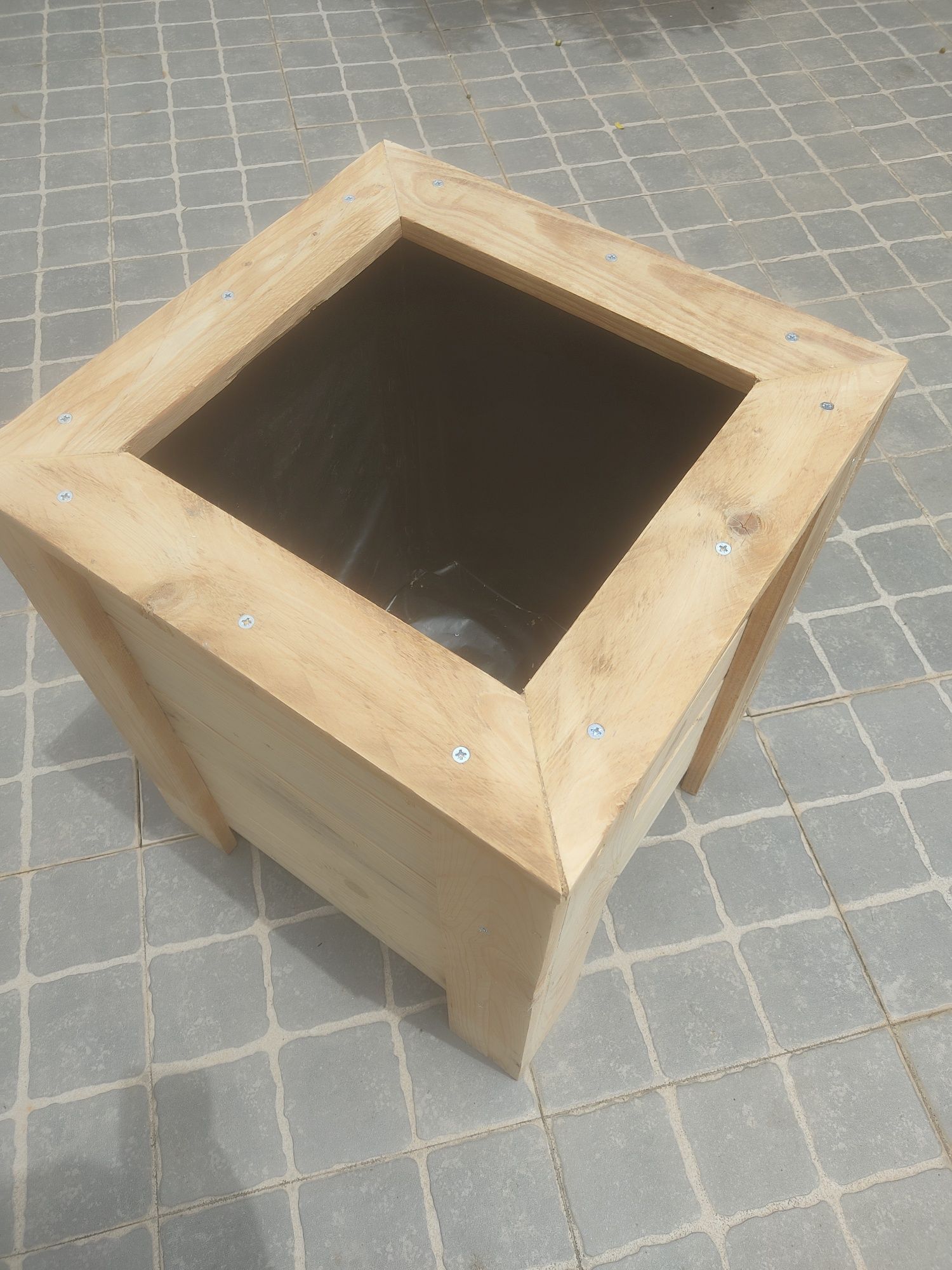 Vasos em madeira de palete 52cm alt X 43 cm larg