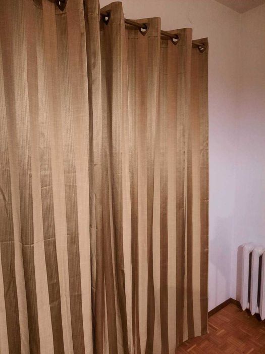 Zasłony (3 krótkie i 2 długie) w pasy (w dwóch odcieniach brązu)