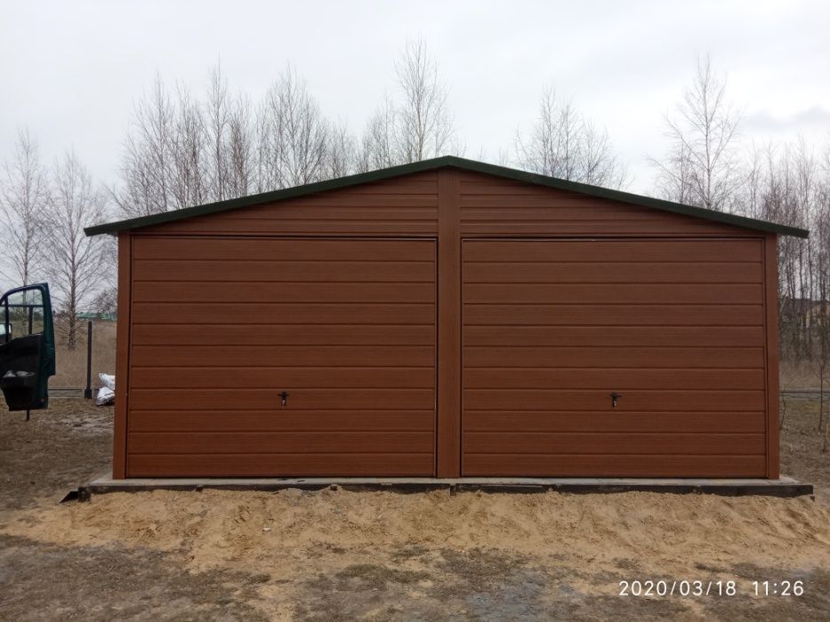 Garaż blaszany 6x5 w kolorze drewnopodobnym , dach dwuspadowy o cynk