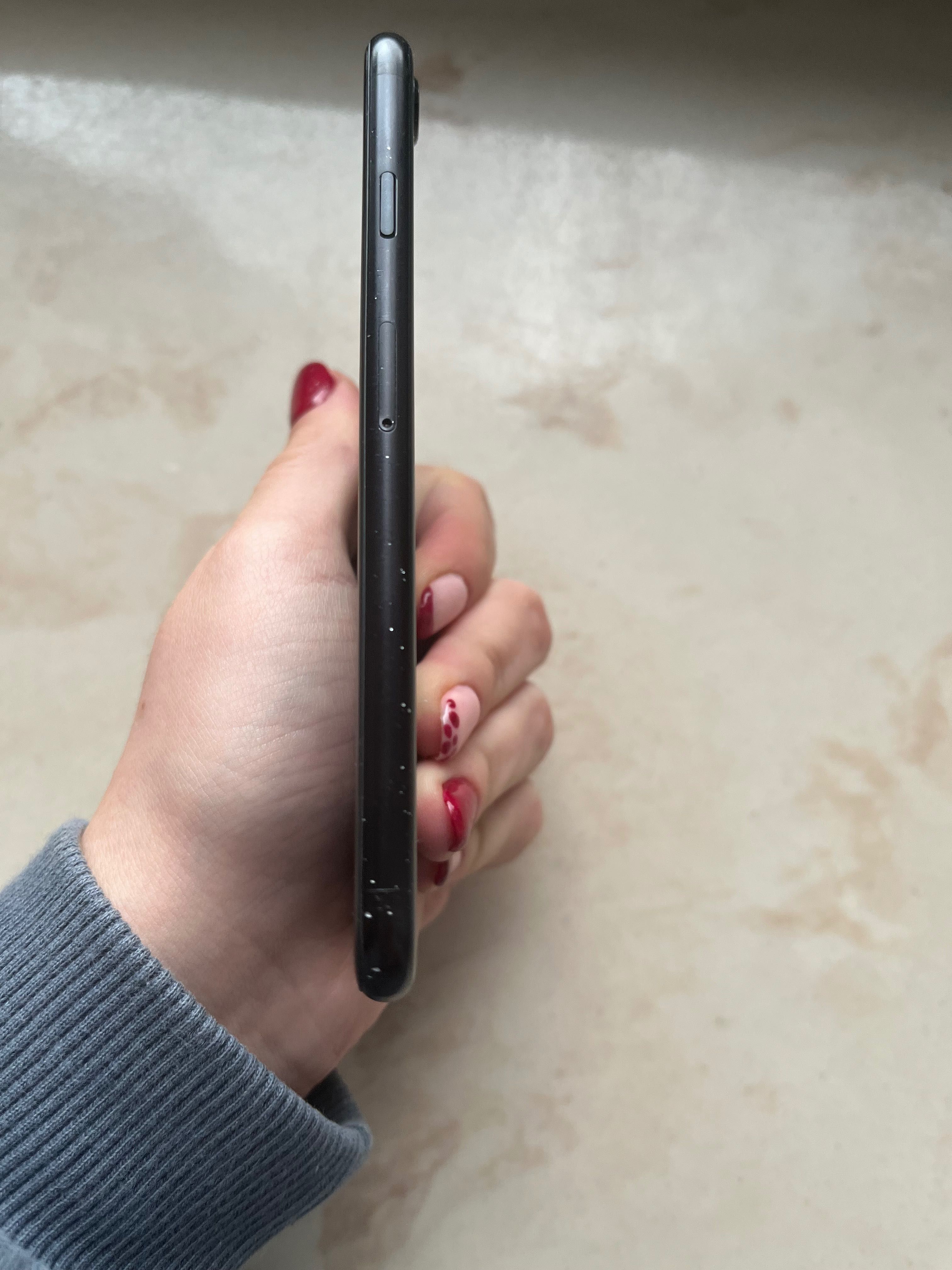 iPhone SE rocznik 2020