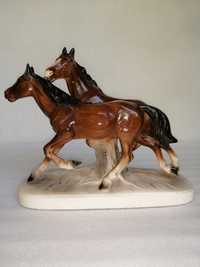 Фарфоровая статуэтка Бегущие лошади, Hertwig & Co Германия