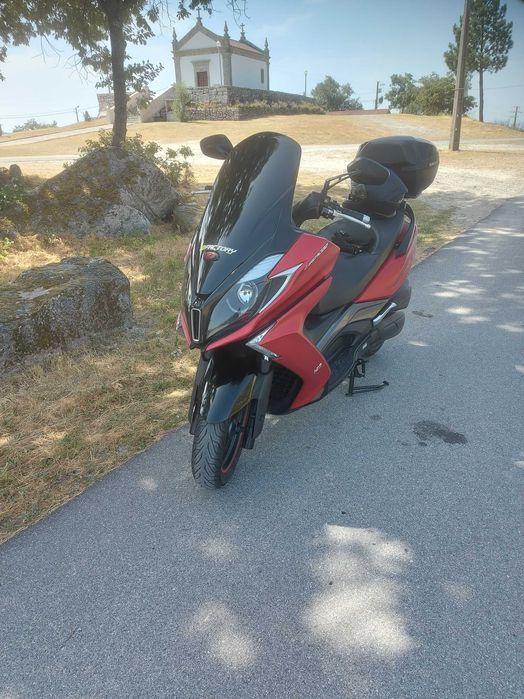 Maxi scooter kymco super dink 125cc com equipamento