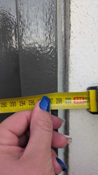 Portão de uma folha e uma porta em ferro