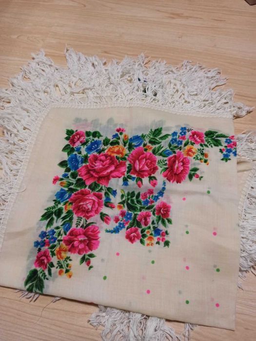 Хустка, платок з китицями