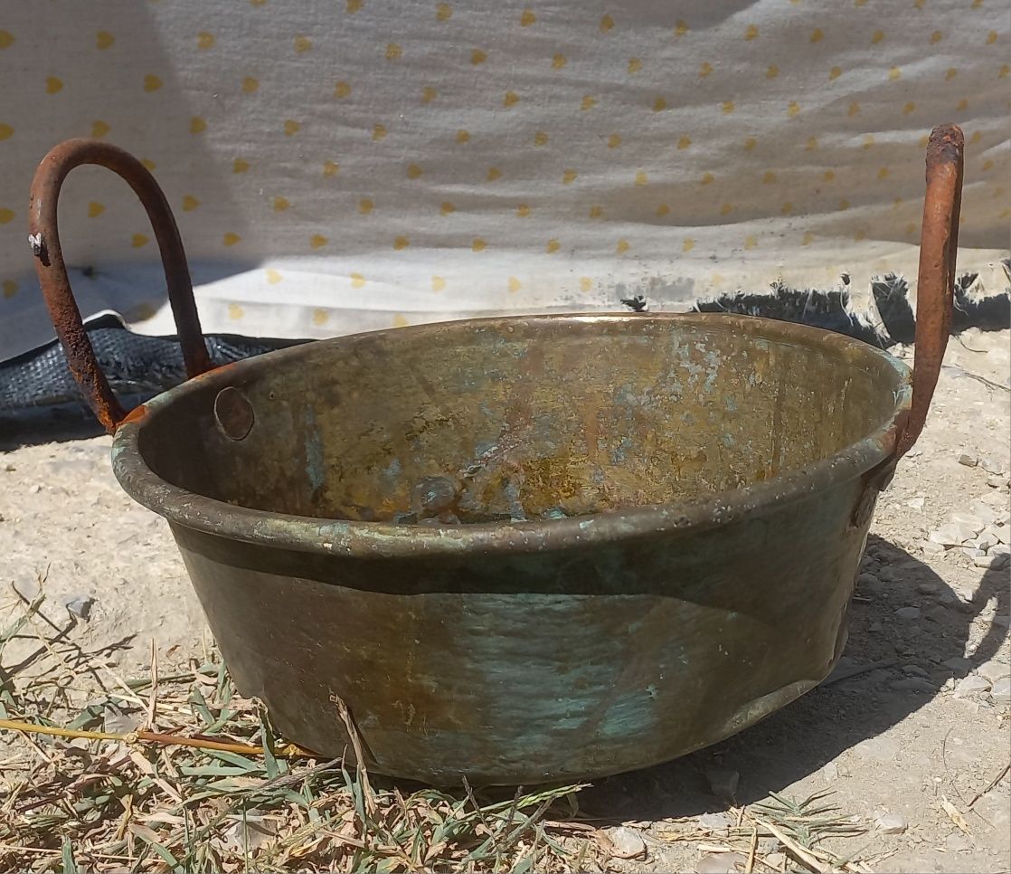Tacho/alguidar antigo em latão.