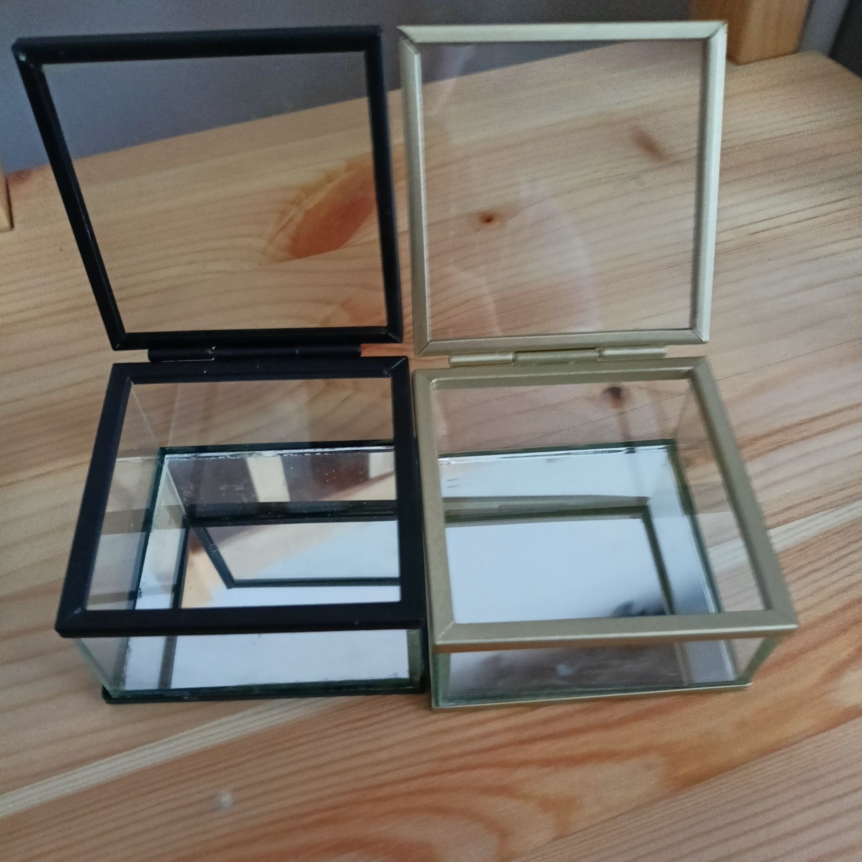 Szklane pudełeczka