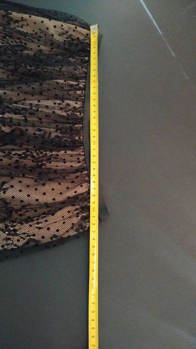 Чорна спідниця з фатину з підкладкою.