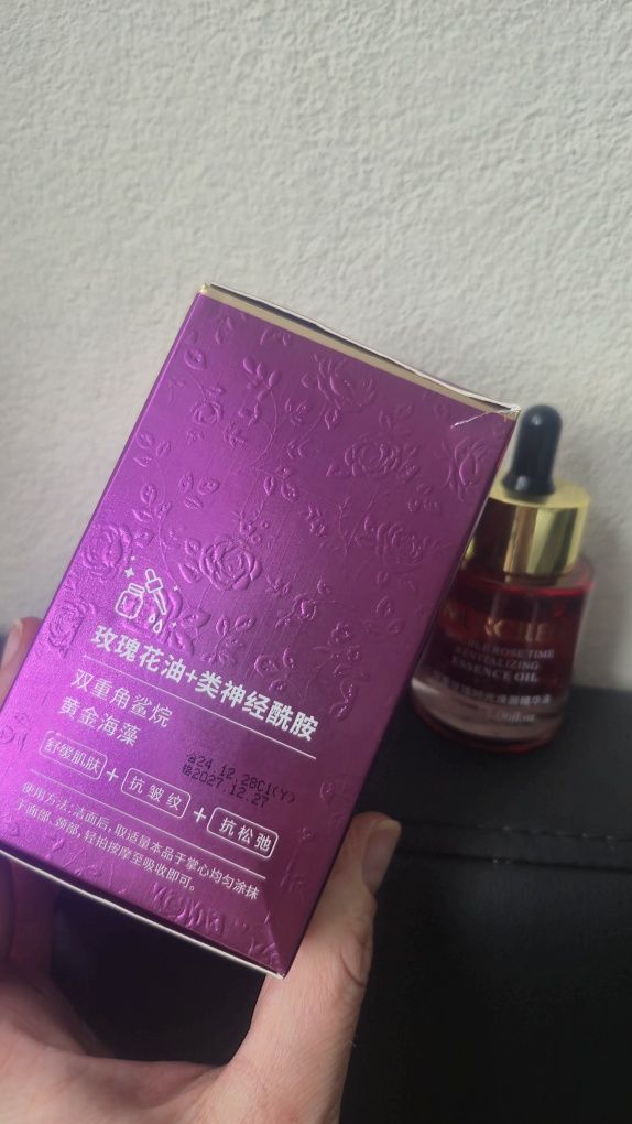 Koreańskie serum różane do twarzy z płatkami róży 30 ml