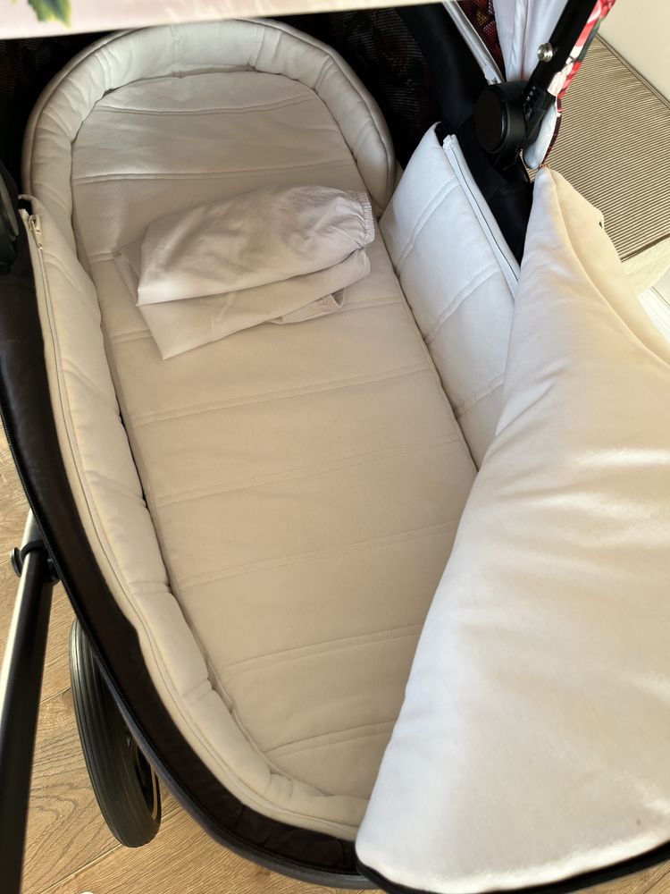 Cybex Priam 2.0 Spring Bloosom light 4w1