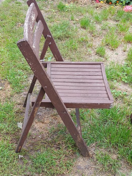 Stare krzesła  drewniane składane 2 sztuki z czasów PRL