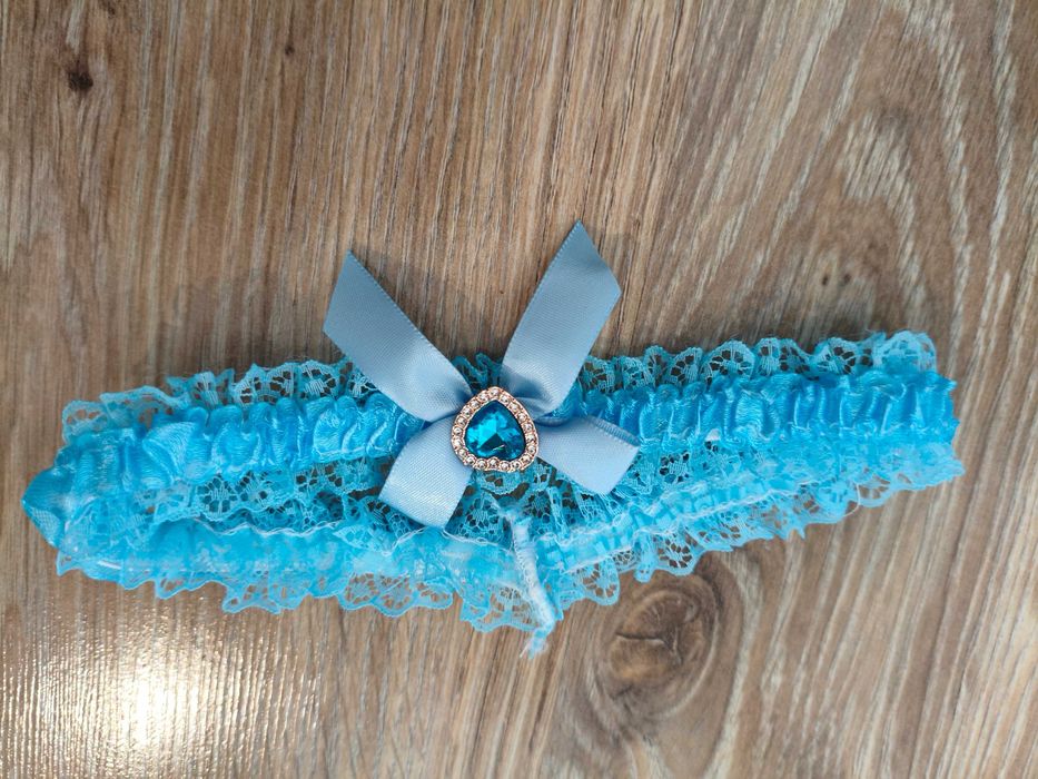 Welon z koła biały nowy na grzebieniu plus podwiązka