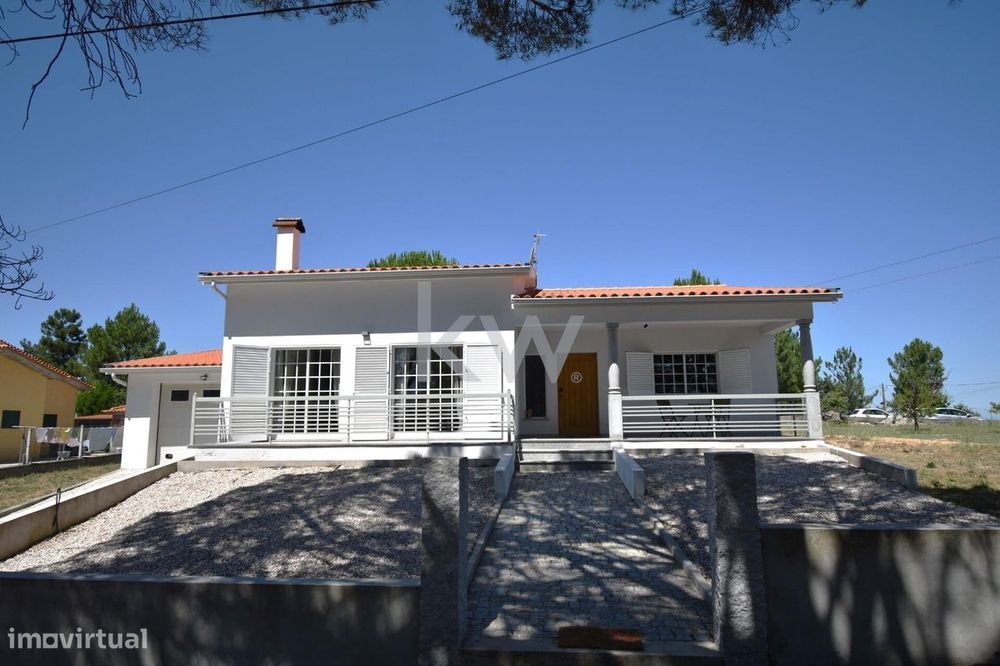 Moradia remodelada T3  com sótão | Garagem e Arrumos | Santa Eulália,