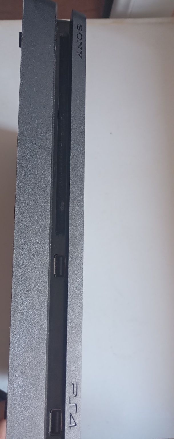 Soni Playstation 4 slim