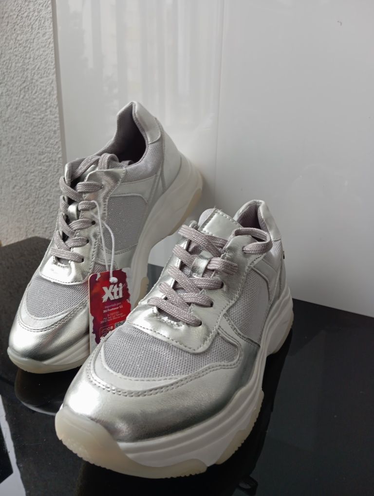 R. 41 Nowe srebrne damskie buty Marki Xti na platformie 3 cm
