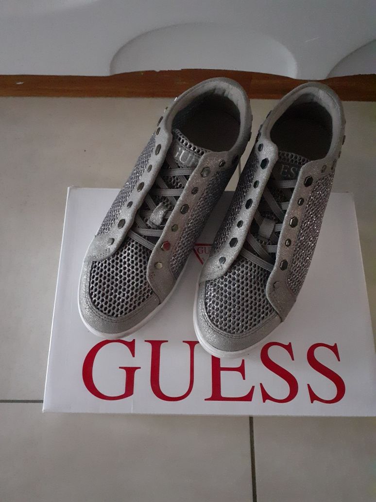 GUESS Trampki r 39/40