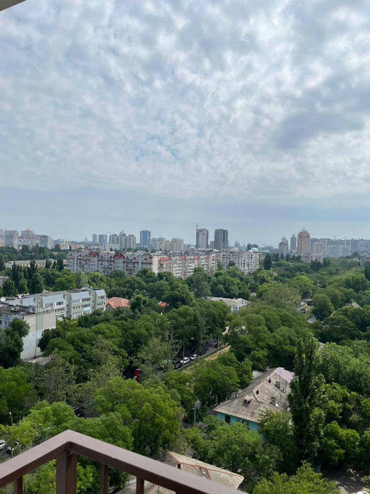 Квартира с террасой, Пространство на Гераневой/ Фонтан, без ремонта