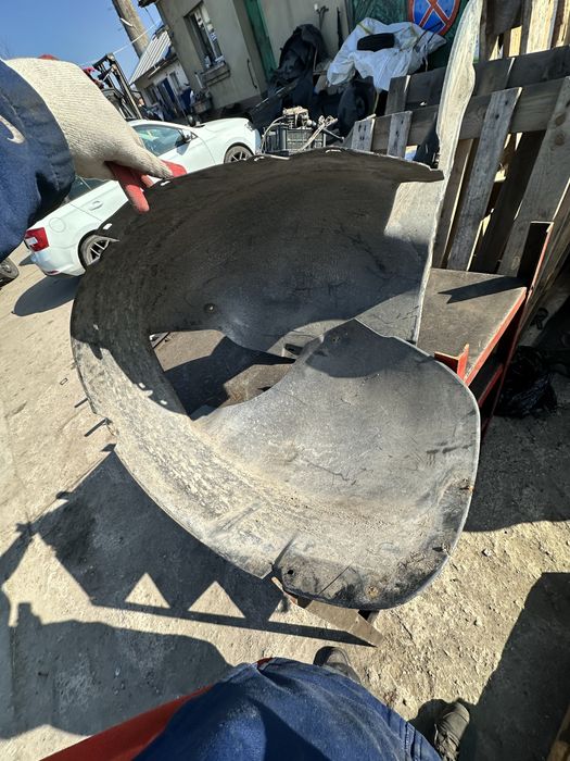 Nadkole Caddy III Przód prawe