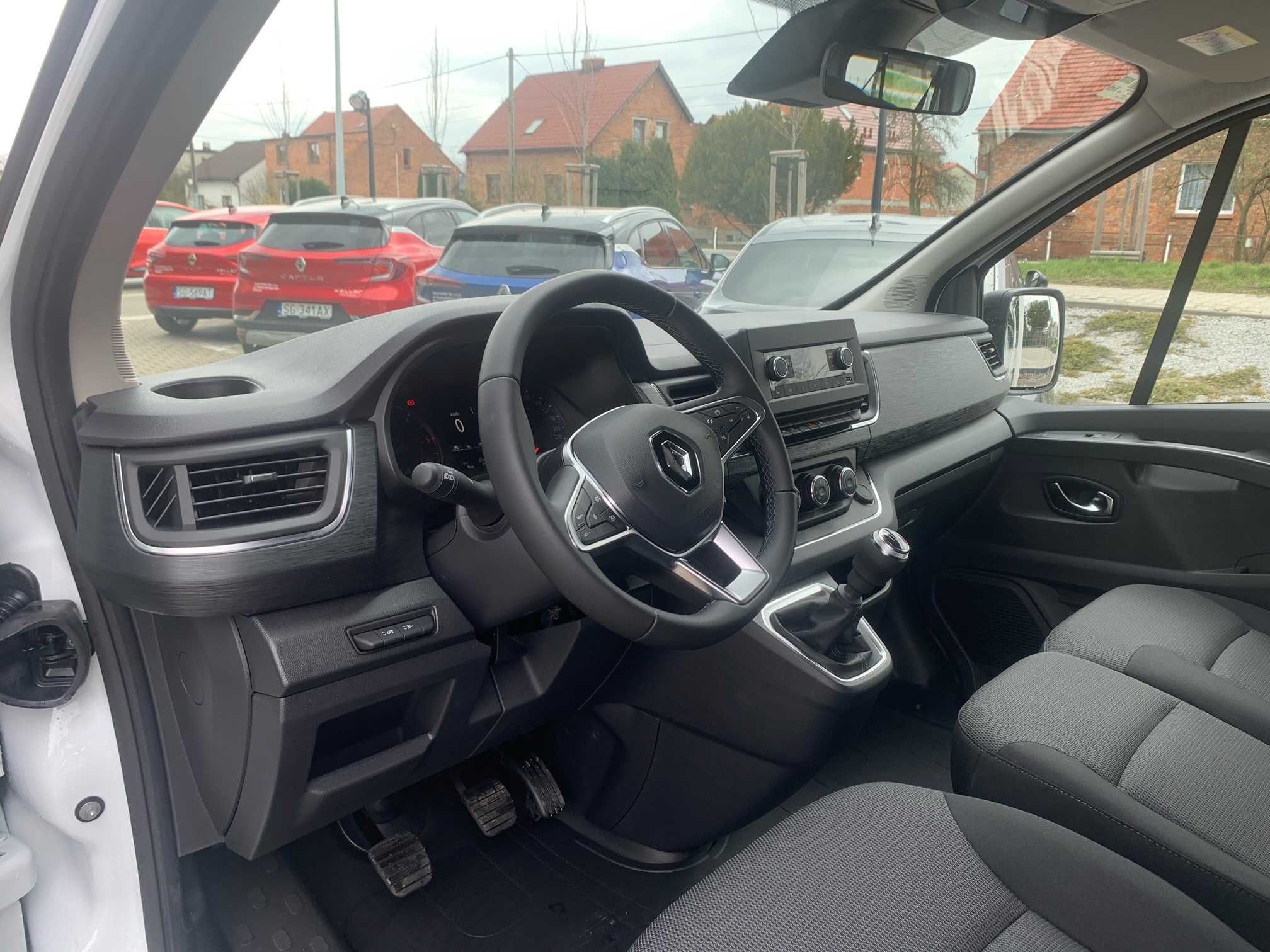Wynajem Busa 9 Os. Renault TRAFIC 24 Wolne Terminy od 14.08
