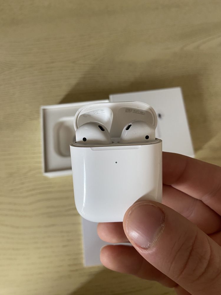 Airpods 2 with wireless charging case ТЕРМІНОВО!