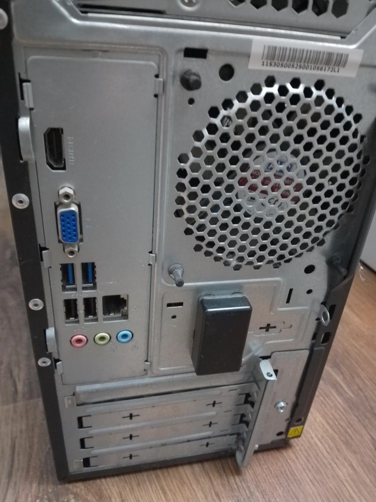 Komputer Lenovo 90DA i3-6100 (3.7GHz), DDR4 8 gb, HDD 250GB