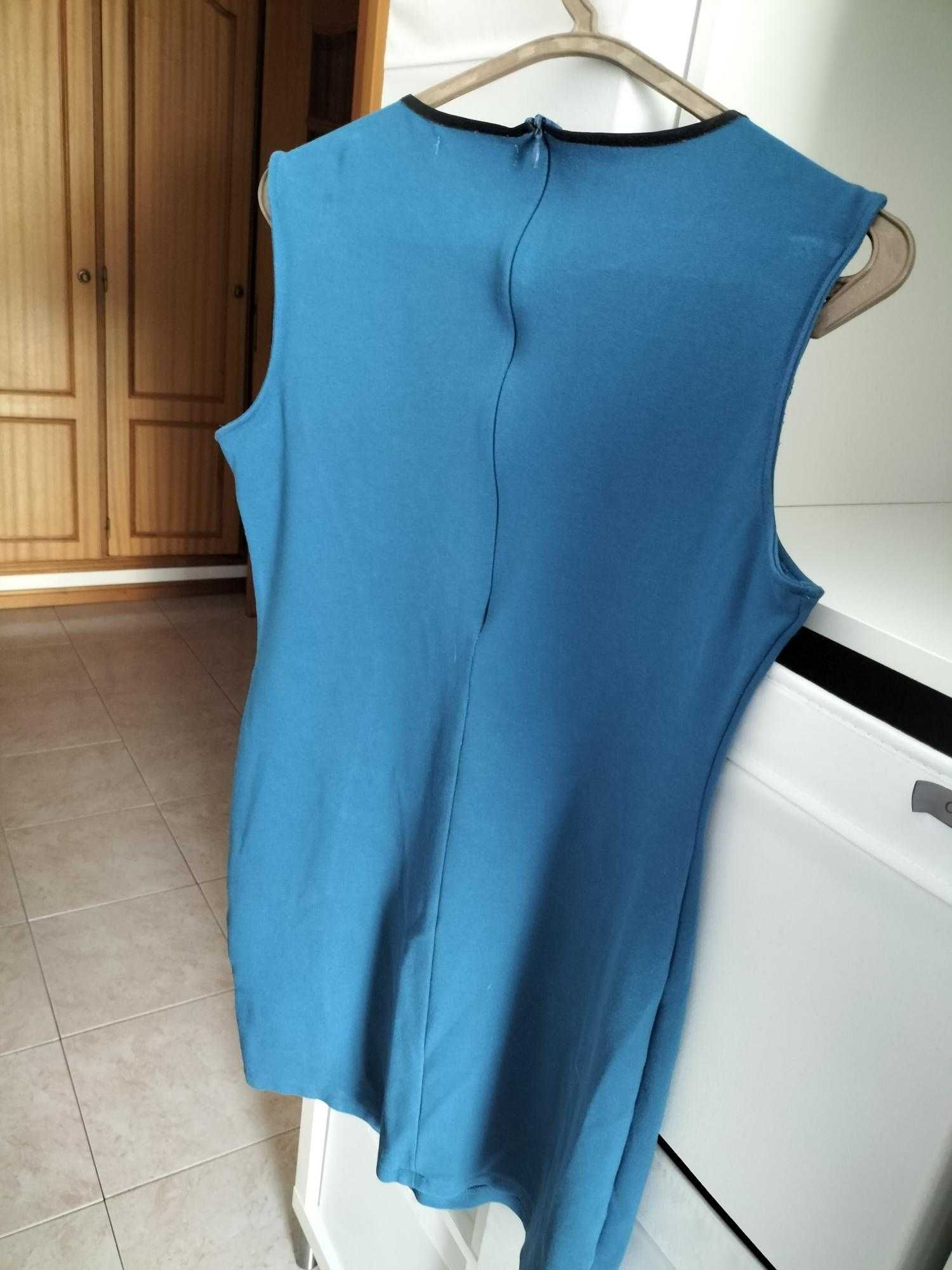 Vestido malha molda o corpo